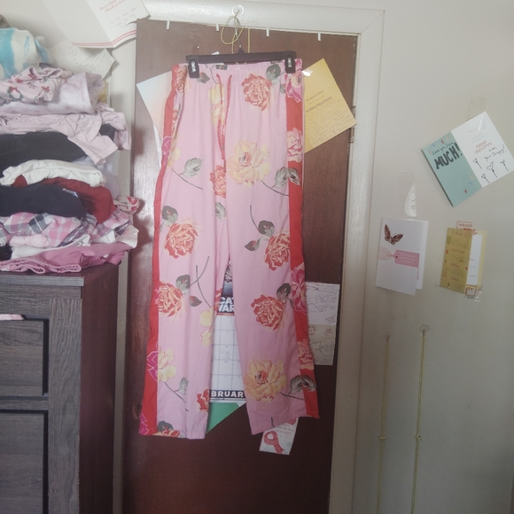 VICTORIA SECRET Sateen Silky Floral Pajama Pants - Medium - Picture 5 of 9